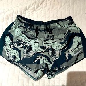 NIKE Medium DRI FIT Tempo Running Shorts